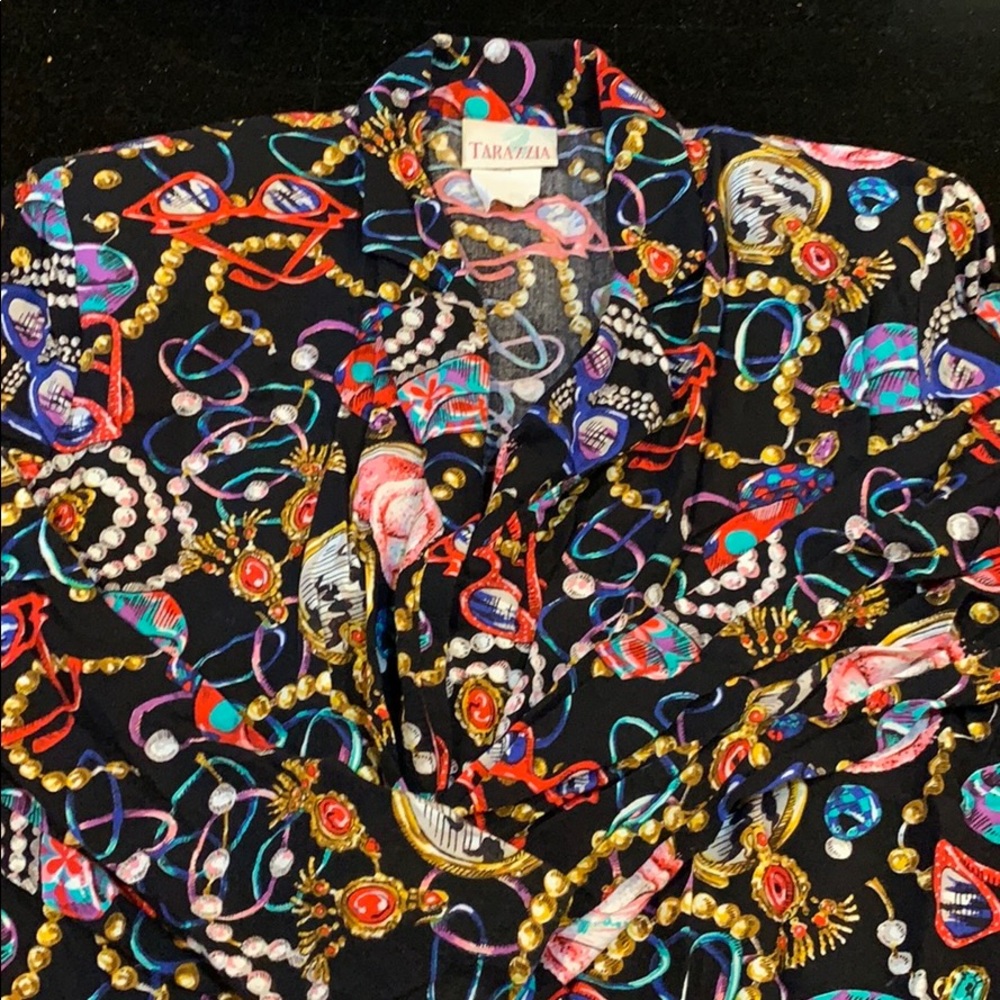 Super Cool Vintage blouse ! Designed  as blazer